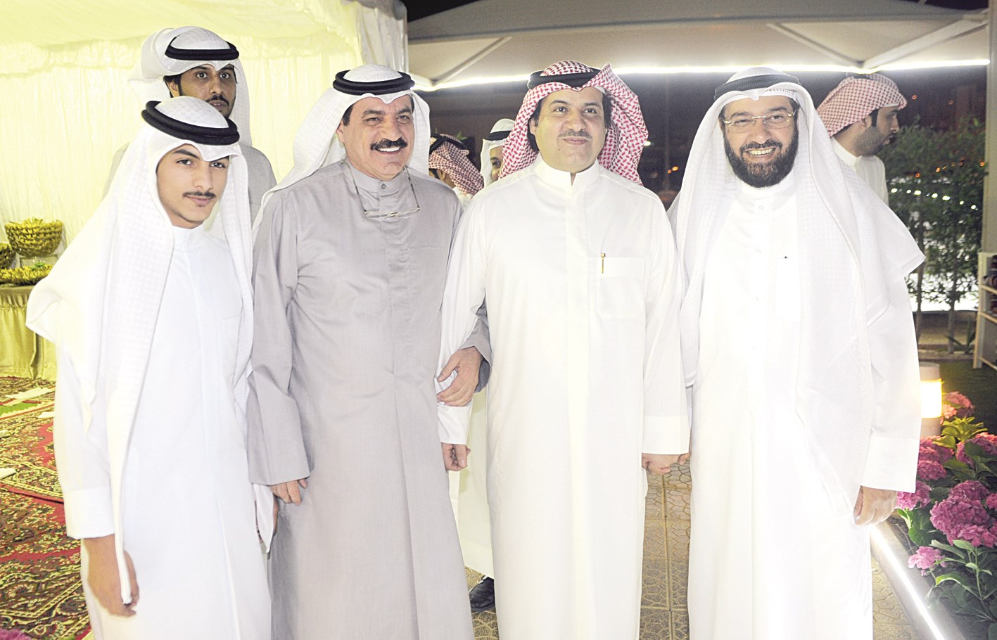 اللغيصم متوسطاً المعيوف والعمير              (تصوير نايف العقلة)