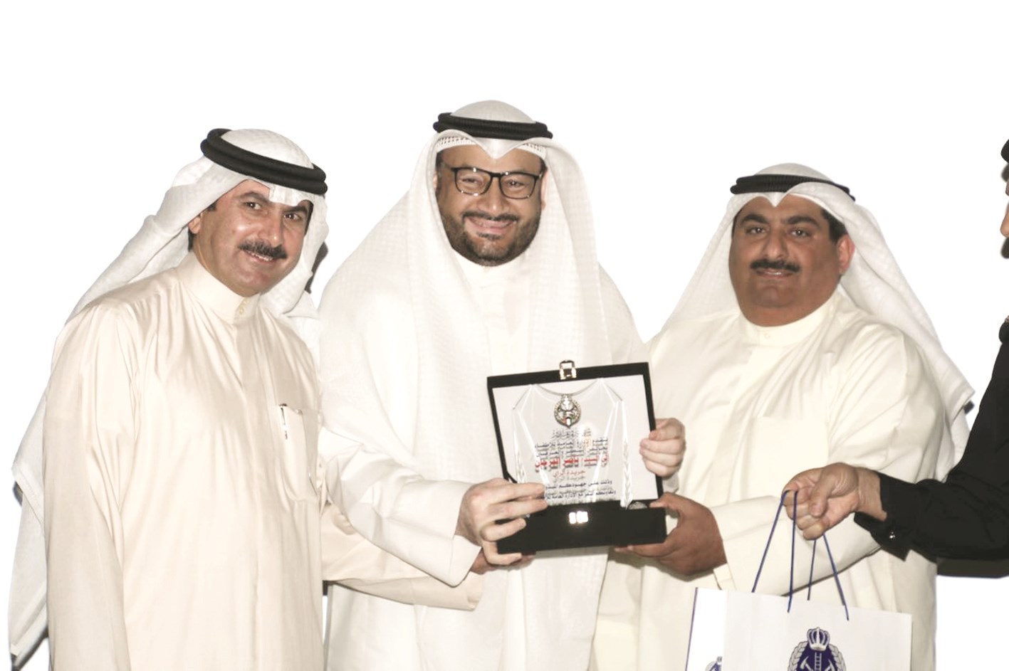 المكراد يكرم الزميل ناصر الفرحان