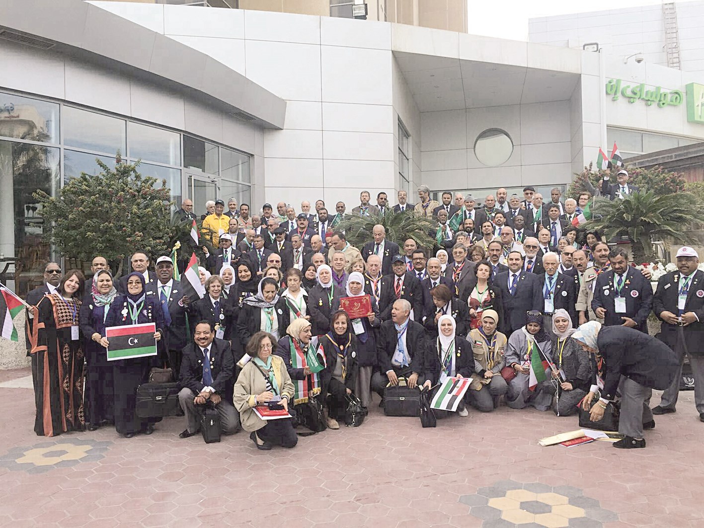 u0627u0644u0645u0634u0627u0631u0643u0648u0646 u0628u0627u0644u0645u0624u062au0645u0631 u0627u0644u062bu0627u0645u0646 u0641u064a u0644u0642u0637u0629 u0648u062fu0627u0639u064au0629