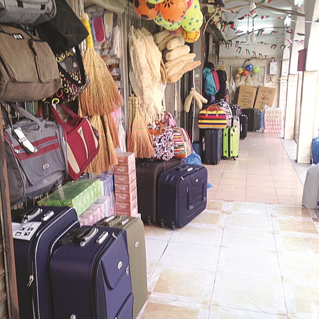 بعض محلات العطارة سوق لبيع القمل