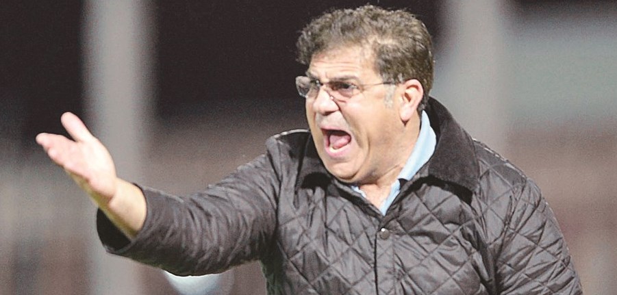 u0645u062fu0631u0628 u0641u0631u064au0642 u0627u0644u0643u0648u064au062a u0645u062du0645u062f u0625u0628u0631u0627u0647u064au0645 (u0627u0644u0623u0632u0631u0642 u062fu0648u062a u0643u0648u0645)