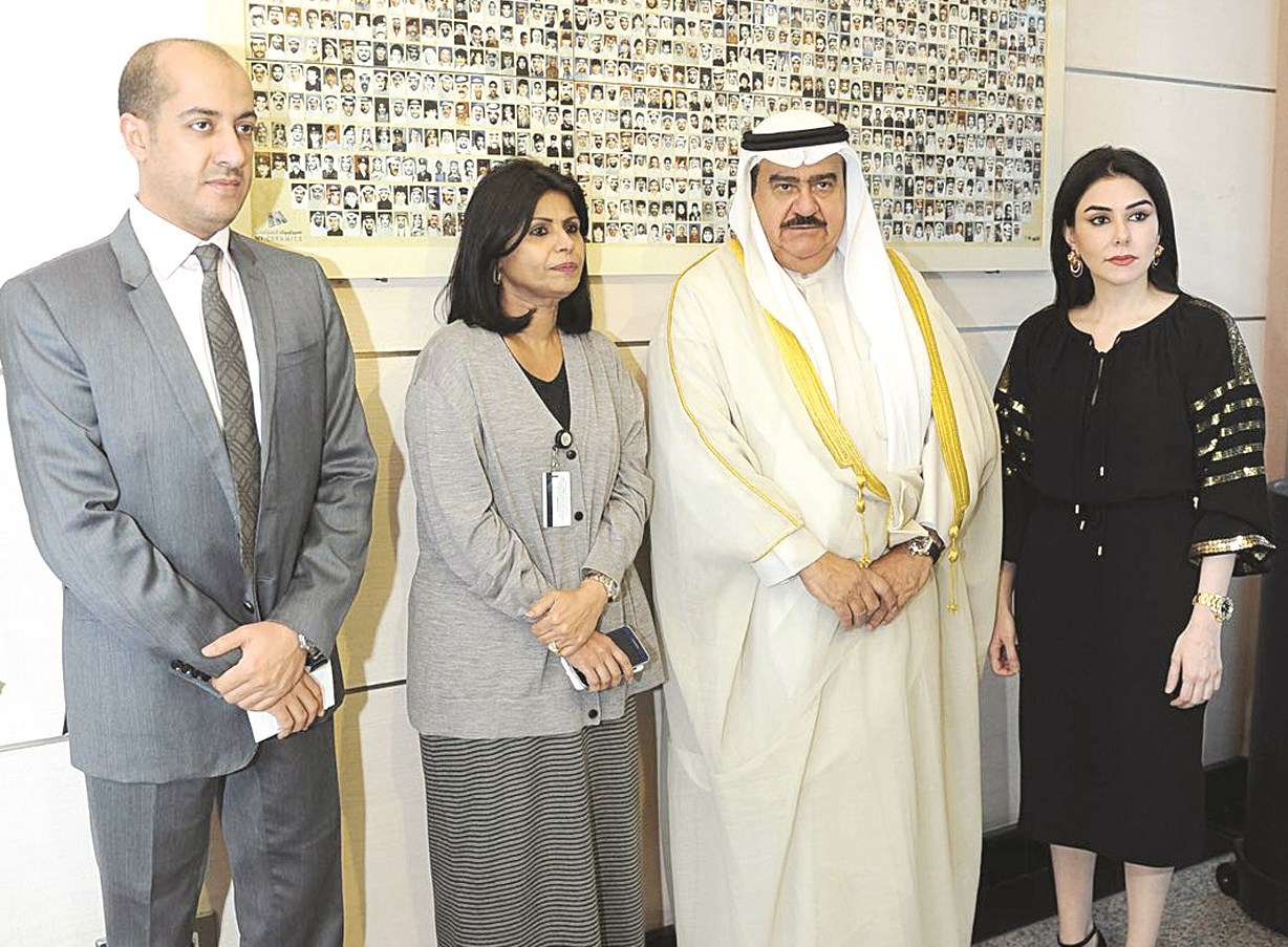 المهنا متوسطاً الصراف وفاطمة العسومي وعلي العلندا