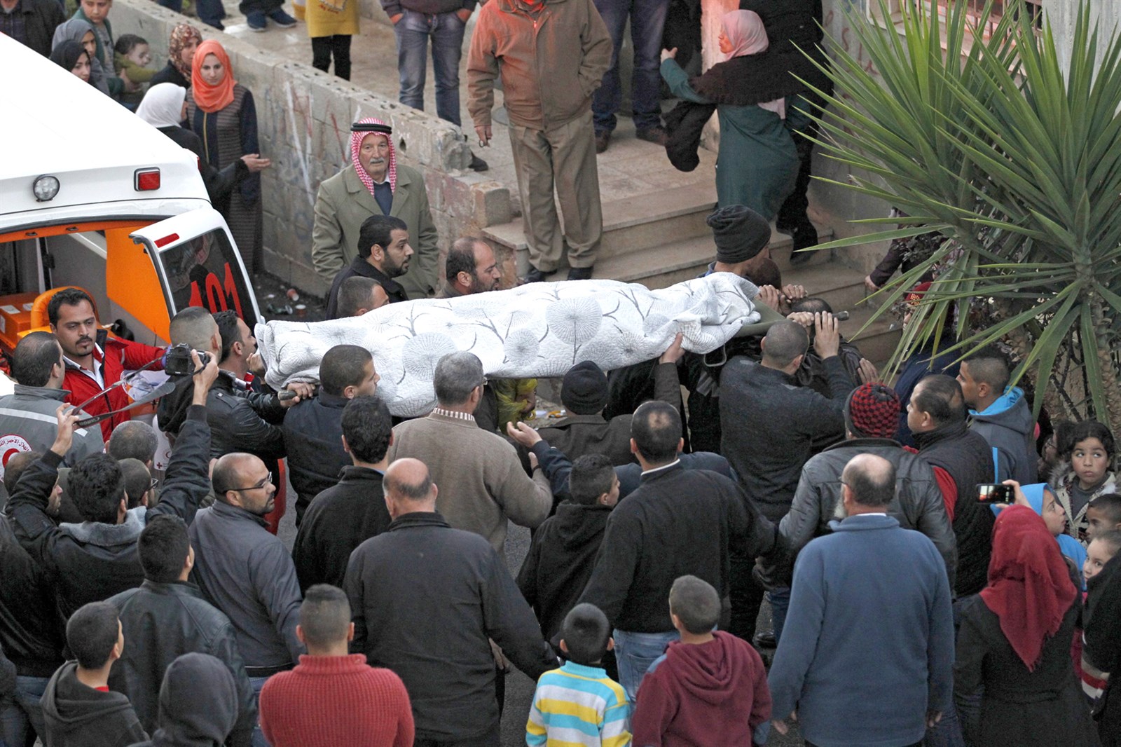 u0641u0644u0633u0637u064au0646u064au0648u0646 u064au0634u064au0651u0639u0648u0646 u0627u0645u0631u0623u0629 u0642u062au0644u062a u0628u0631u0635u0627u0635 u062cu0646u0648u062f u0625u0633u0631u0627u0626u064au0644u064au064au0646 u0641u064a u0627u0644u0636u0641u0629 u0627u0644u063au0631u0628u064au0629        ( u0627 u0628)