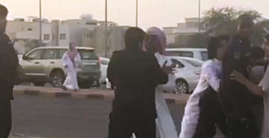 ... وآخرون منعوا رجال الأمن من القيام بواجبهم