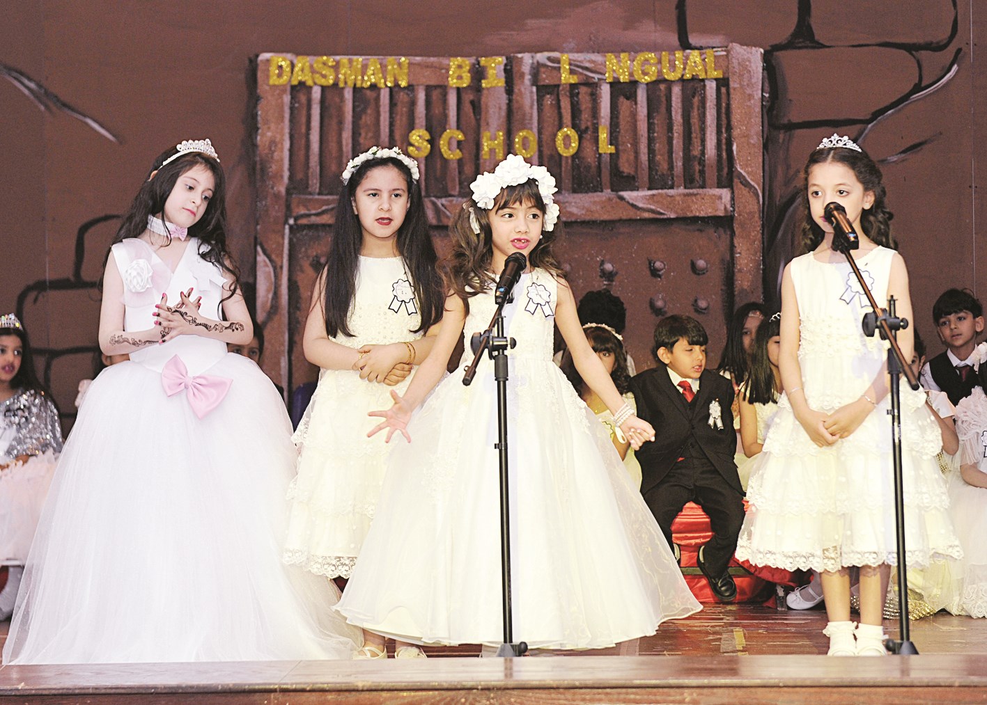 زهرات يلقين الشعر (تصوير سعد هنداوي)