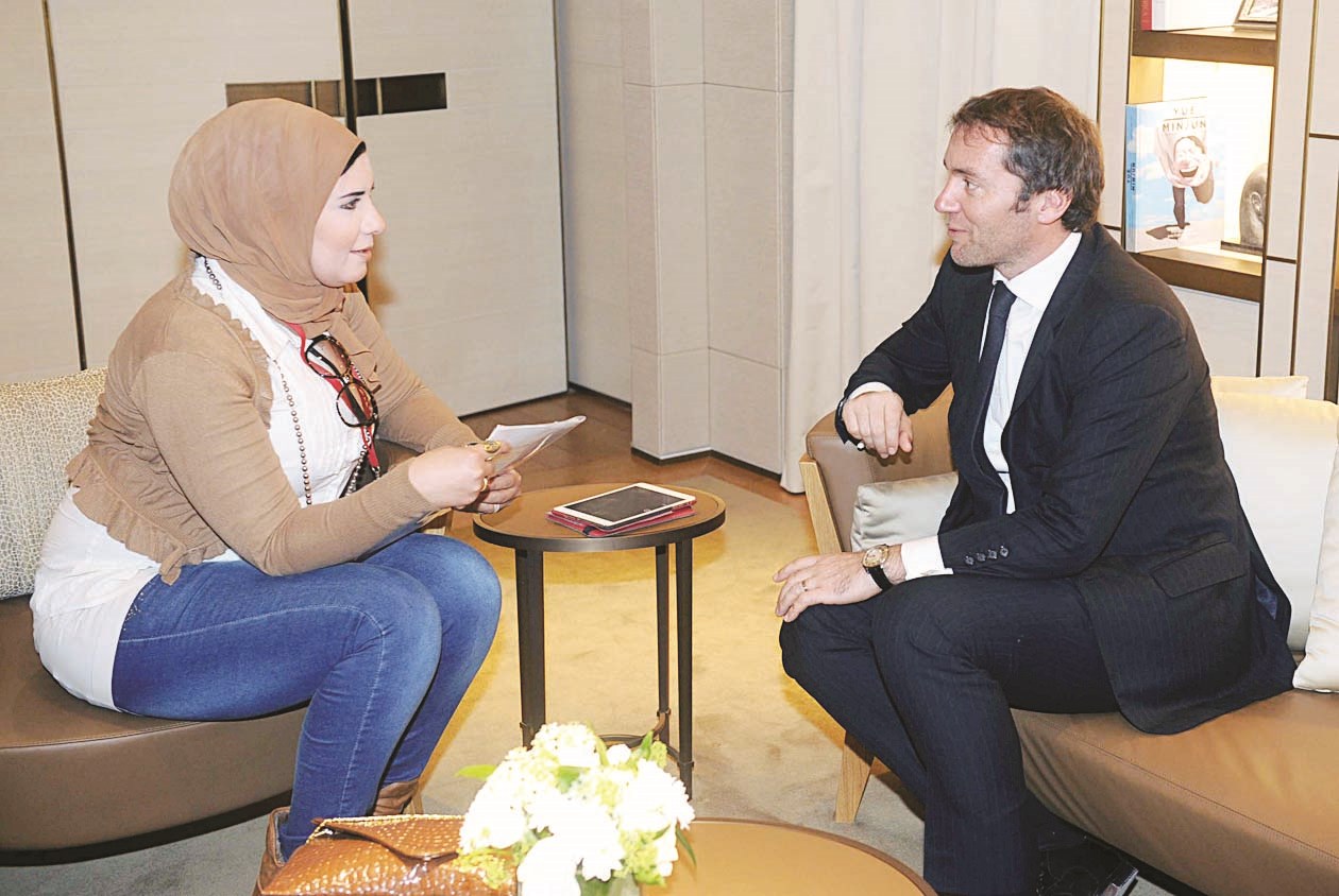 أرنو كاريز متحدثاً للزميلة رشا فكري