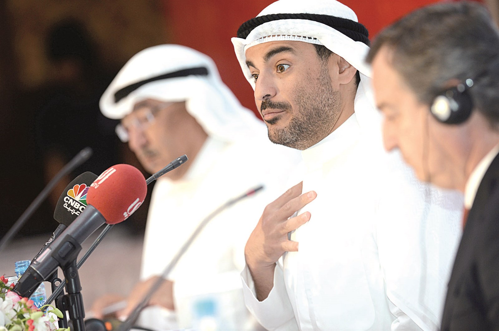 عمر الغانم مترئساً الجمعية العمومية (تصوير أسعد عبدالله)