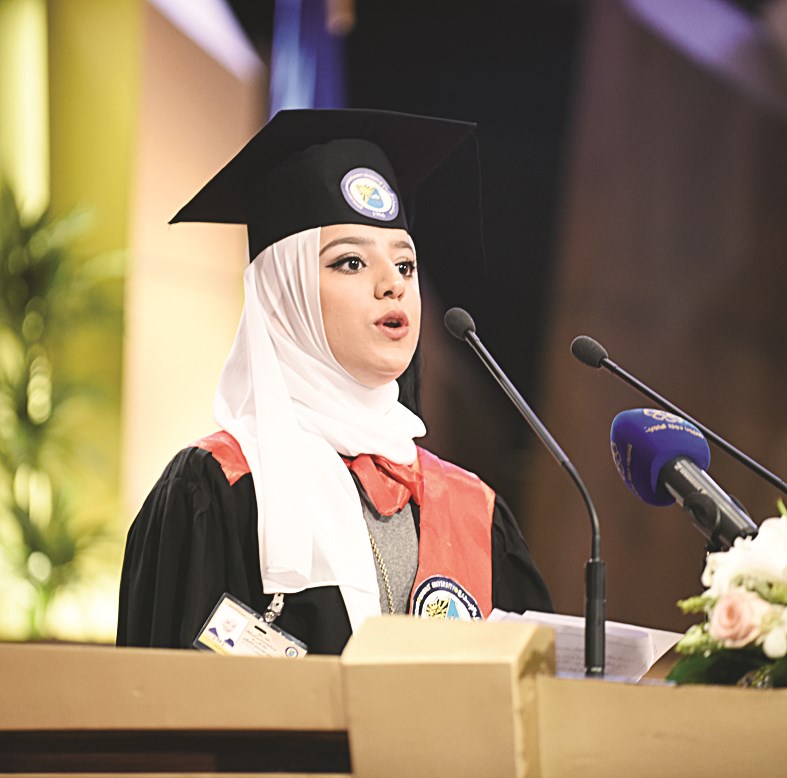 عهود الشمالي تلقي كلمة الخريجين