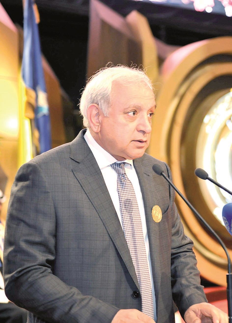 العيسى يلقي كلمته