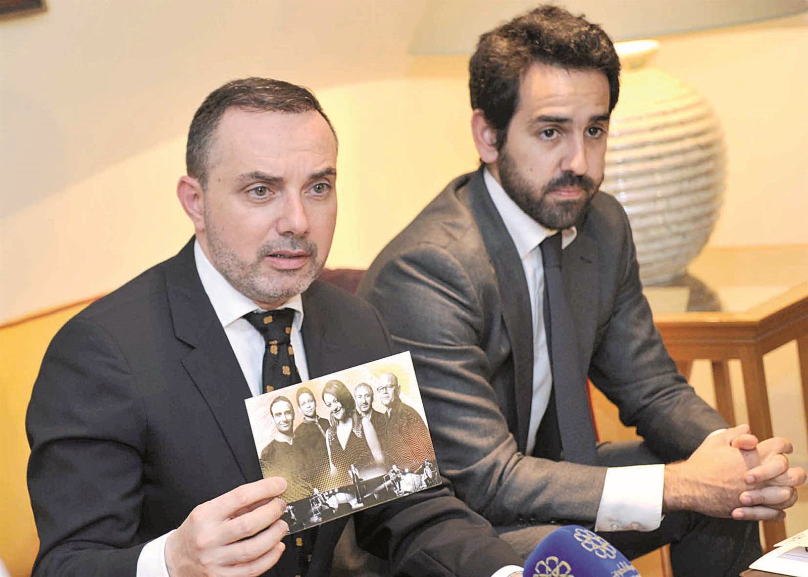 u0627u0644u0633u0641u064au0631 u0627u0644u0641u0631u0646u0633u064a u0648u0639u0635u0627u0645 u0637u0627u0644u0628 u062eu0644u0627u0644 u0627u0644u062du062fu064au062b u0639u0646 u0641u0639u0627u0644u064au0627u062a u0627u0644u0627u062du062au0641u0627u0644u0627u062a (u062au0635u0648u064au0631 u0633u0639u062f u0647u0646u062fu0627u0648u064a)