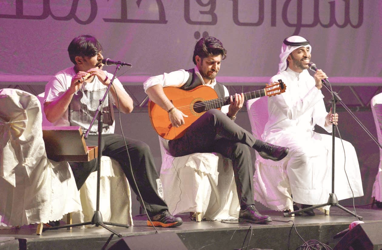 حمد العماري يقدم أغانيه  (تصوير طارق عزالدين)