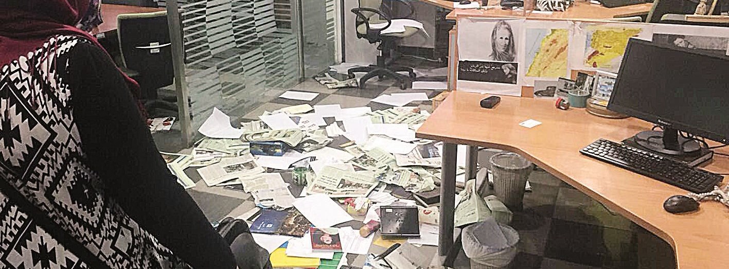 u0623u0648u0631u0627u0642 u0645u0628u0639u062bu0631u0629 u0641u064a u0645u0643u062au0628 u00abu0627u0644u0634u0631u0642 u0627u0644u0623u0648u0633u0637u00bb u0628u0639u062f u0627u0642u062au062du0627u0645u0647