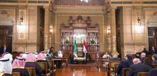 u0627u0644u0645u0644u0643 u0633u0644u0645u0627u0646 u0648u0627u0644u0631u0626u064au0633 u0627u0644u0633u064au0633u064a u064au0634u0647u062fu0627u0646 u062au0648u0642u064au0639 u0639u062fu062f u0645u0646 u0627u0644u0627u062au0641u0627u0642u064au0627u062a 