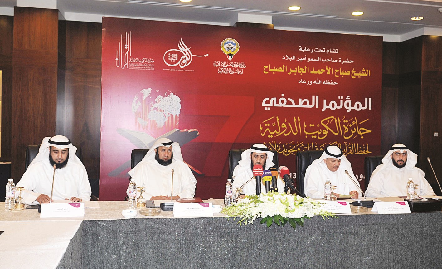 u0639u0645u0627u062fu064a u0645u062au0648u0633u0637u0627 u0623u0639u0636u0627u0621 u0627u0644u0644u062cu0646u0629 u0627u0644u0639u0644u064au0627 u0644u0644u062cu0627u0626u0632u0629 u0641u064a u0627u0644u0645u0624u062au0645u0631 u0627u0644u0635u062du0627u0641u064a (u062au0635u0648u064au0631 u062cu0644u0627u0644 u0645u0639u0648u0636)