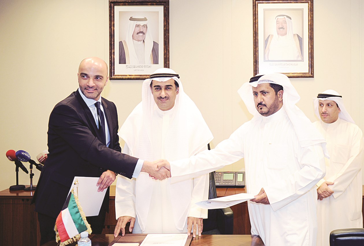 u0627u0644u0632u0647u064au0631 u0648u0627u0644u0639u062cu0645u064a u064au062au0628u0627u062fu0644u0627u0646 u0627u0644u0627u062au0641u0627u0642u064au0629 (u062au0635u0648u064au0631 u0637u0627u0631u0642 u0639u0632u0627u0644u062fu064au0646)