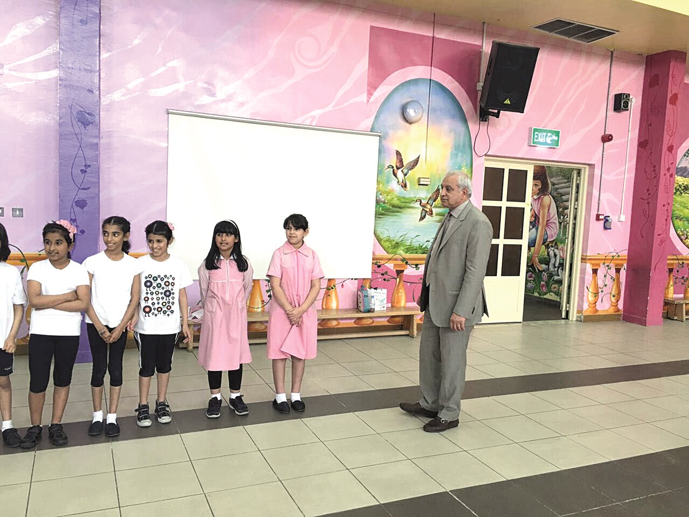 u0627u0644u0639u064au0633u0649 u0644u062fu0649 u0632u064au0627u0631u062au0647 u0627u0644u0645u062fu0631u0633u0629