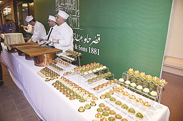 أصناف مختلفة من الحلويات