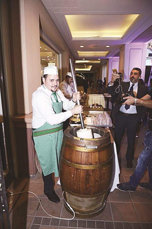 تحضير أحد أنواع الحلويات الشرقية