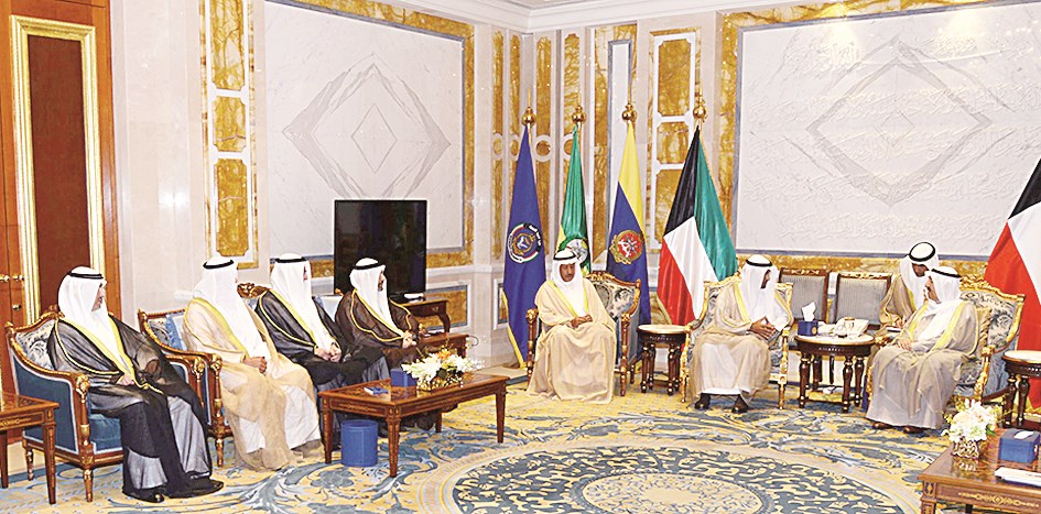 سموه لدى لقائه الحجرف ومجلس إدارة «بورصة الكويت»