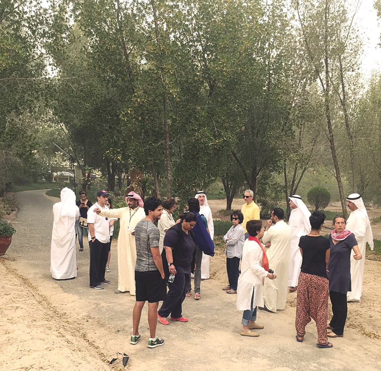 الأهالي يحتجون على تدمير حديقة زرعوا أشجارها بأنفسهم