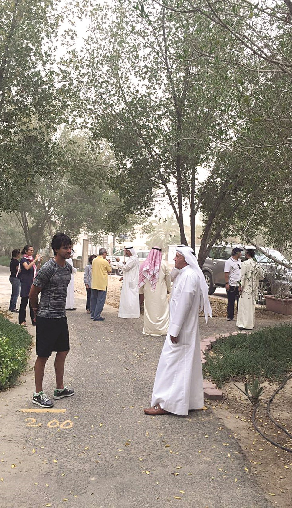 وقفة احتجاجية من الأهالي