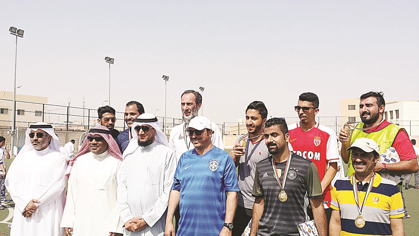 u0641u0627u0626u0632u0648u0646 u0641u064a u0644u0642u0637u0629 u062cu0645u0627u0639u064au0629