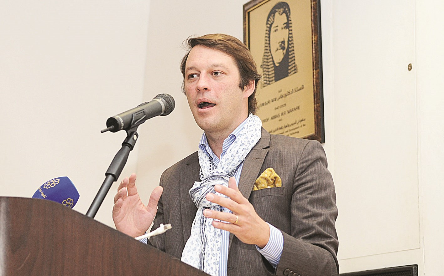 u062fu064au0628u0648u0641 u0623u062bu0646u0627u0621 u0625u0644u0642u0627u0621 u0645u062du0627u0636u0631u062au0647