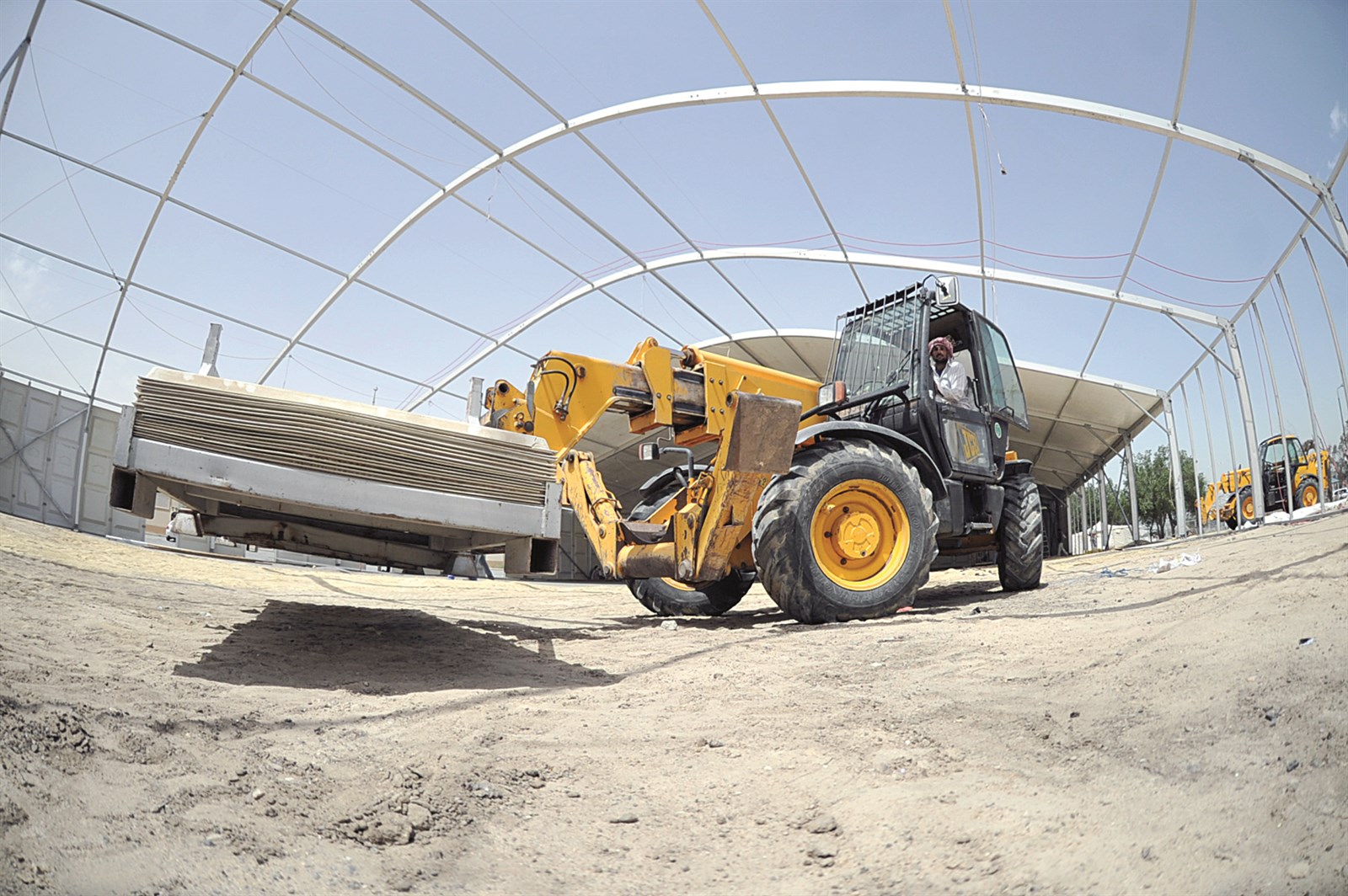 u0625u0632u0627u0644u0629 u0627u0644u062eu064au0645u0629... u0648u0641u064a u0627u0644u0625u0637u0627u0631 u0625u062du062fu0649 u0627u0644u0644u0648u062du0627u062a u0627u0644u062au064a u0643u0627u0646u062a u0645u0631u0641u0648u0639u0629b (u062au0635u0648u064au0631 u0646u0648u0631 u0647u0646u062fu0627u0648u064a)