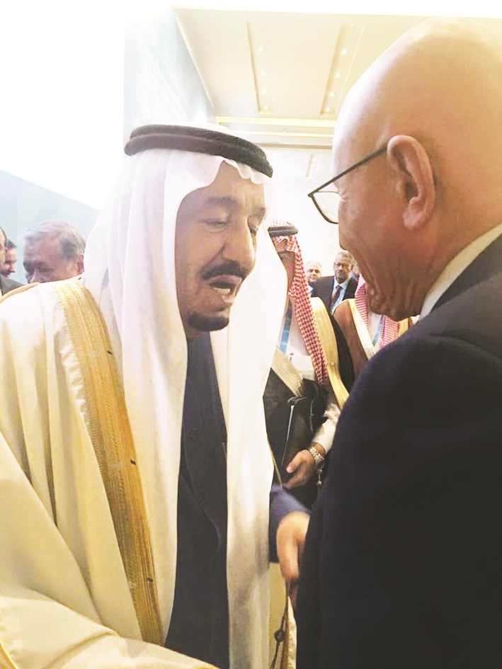 u0645u0635u0627u0641u062du0629 u0628u064au0646 u062eu0627u062fu0645 u0627u0644u062du0631u0645u064au0646 u0648u0633u0644u0627u0645