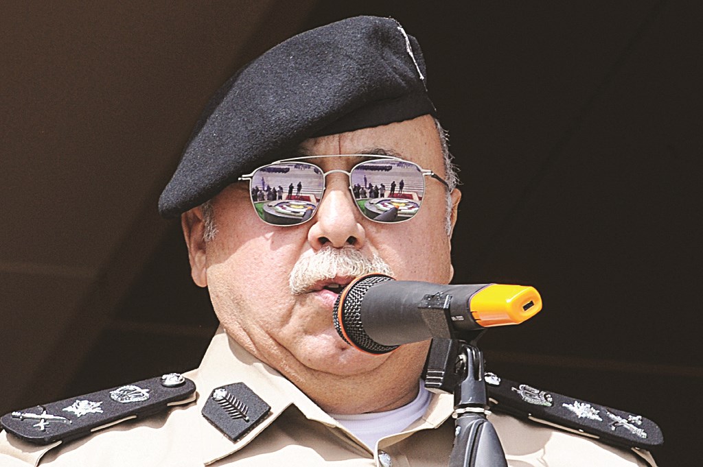 الفهد مهنئا الخريجين