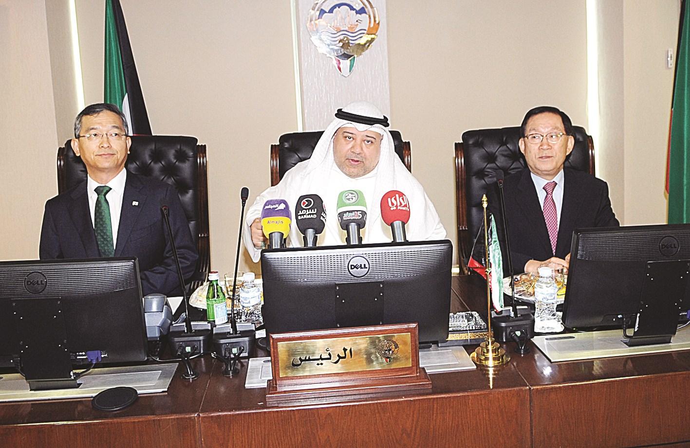 u062eu0627u0644u062f u0645u0647u062fu064a u0645u062au0648u0633u0637u0627u064b u0627u0644u0633u0641u064au0631 u0648u0648u0632u064au0631 u0627u0644u062au0646u0645u064au0629 u0627u0644u0643u0648u0631u064au064au0646 u0641u064a u0627u0644u0645u0624u062au0645u0631 u0627u0644u0635u062du0627u0641u064a   (u062au0635u0648u064au0631 u0643u0631u0645 u0630u064au0627u0628)