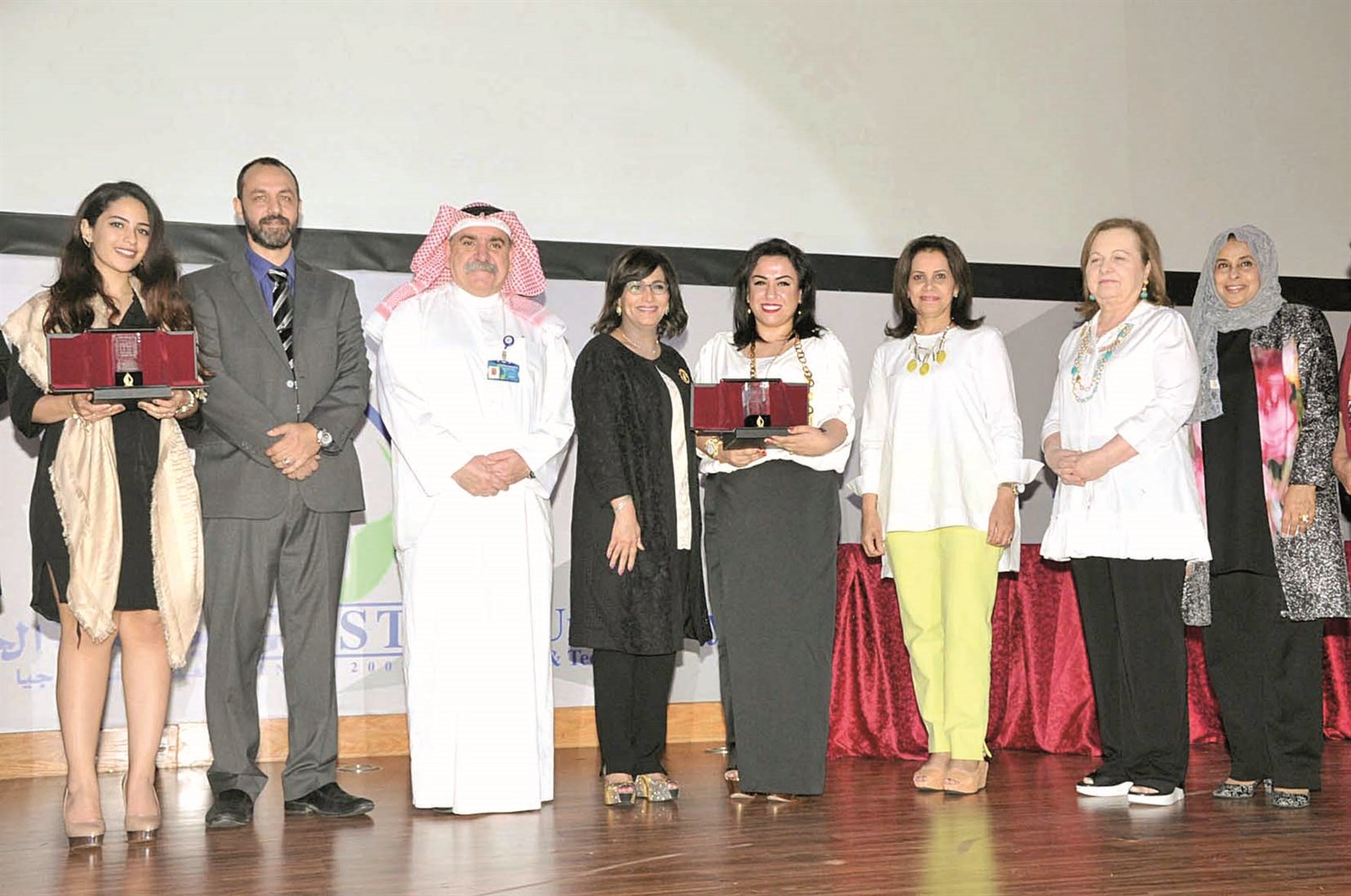 u062au0643u0631u064au0645 u0627u0644u0645u0634u0627u0631u0643u064au0646 u0641u064a u062du0641u0644 u0627u0644u062eu062au0627u0645 (u062au0635u0648u064au0631 u062cu0627u0633u0645 u0628u0627u0631u0648u0646)