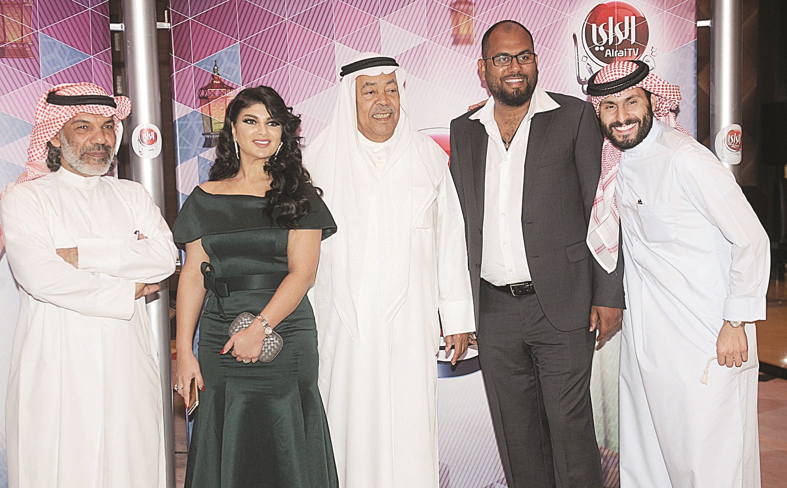 «بوبدر» يتوسط نجوم مسلسل «باب الريح»