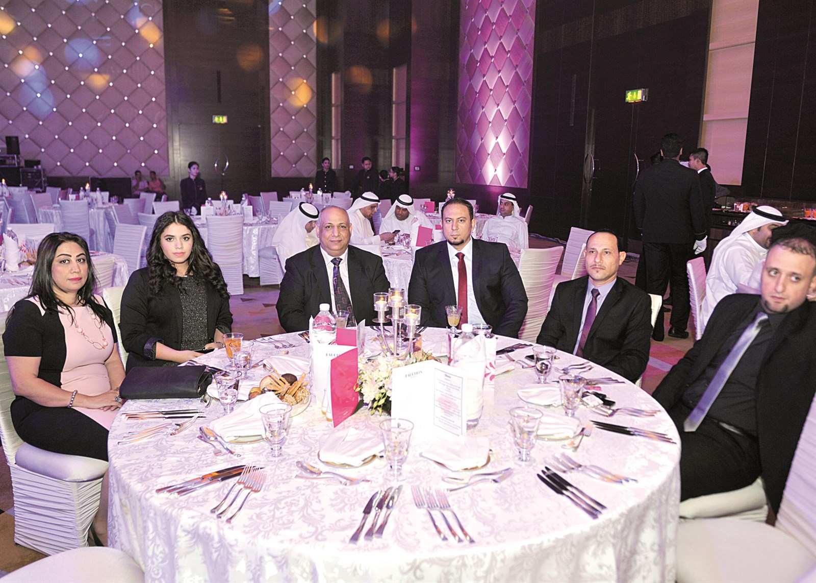 فرق عمل شركة «تيم وورك»