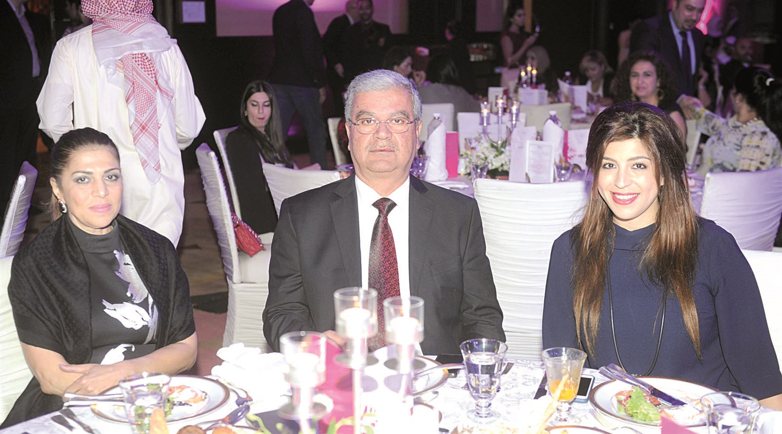 أحمد العجوز محاطاً برشا حداد وميسا ابراهيم