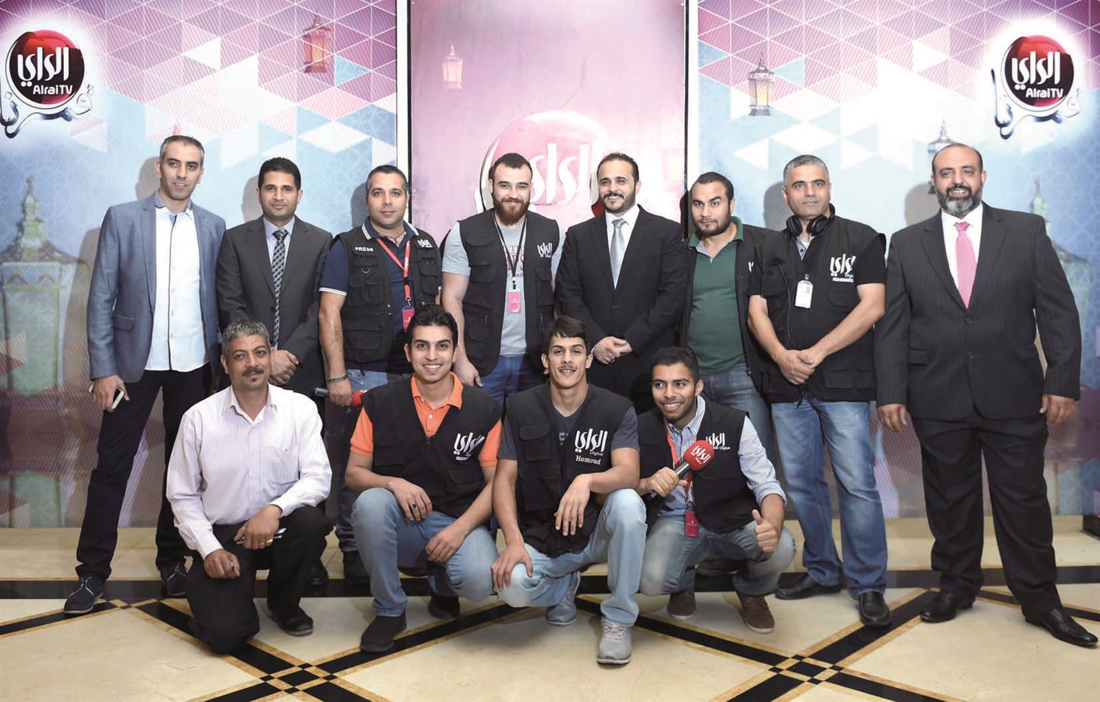 طارق مجدلاني ومحمد فكري مع فنيي «الراي»