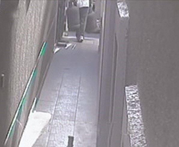 ... ويهمّ للخروج بهما