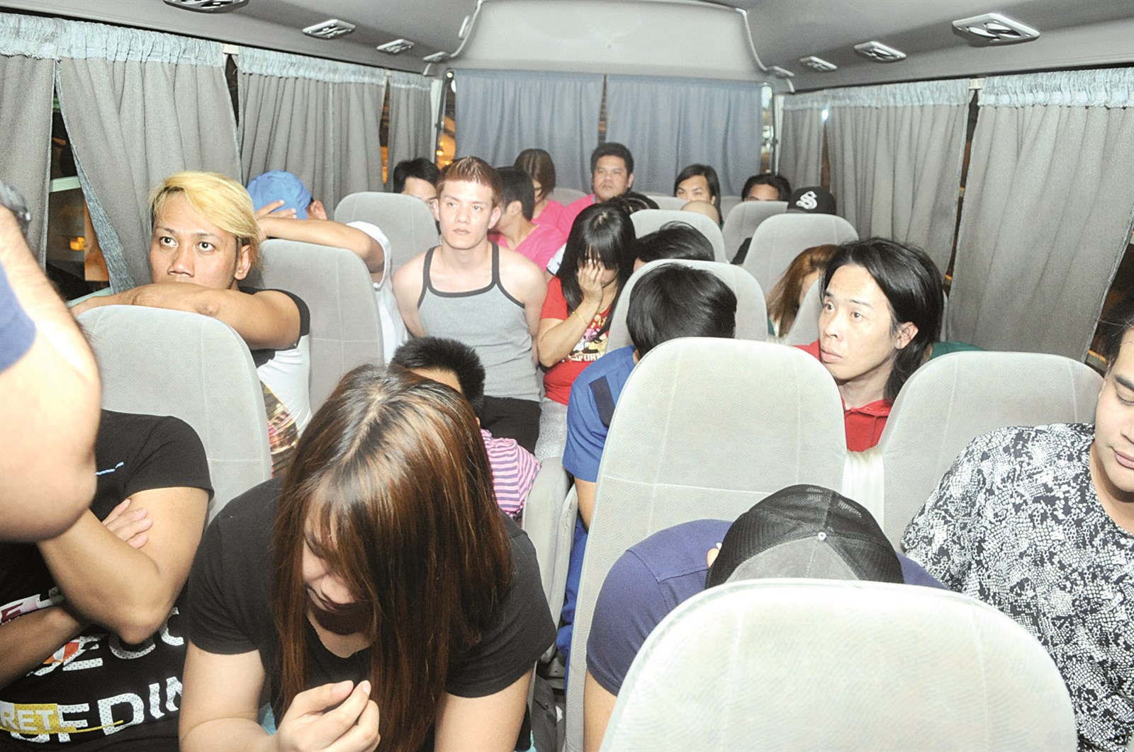 u0645u062cu0645u0648u0639u0629 u0645u0646 u0639u0627u0645u0644u064a u0627u0644u0645u0633u0627u062c u0627u0644u0645u062au0634u0628u0647u064au0646 u0628u0627u0644u062cu0646u0633 u0627u0644u0622u062eu0631 u0644u062fu0649 u0627u0642u062au064au0627u062fu0647u0627 u0627u0644u0649 u0627u0644u062au062du0642u064au0642