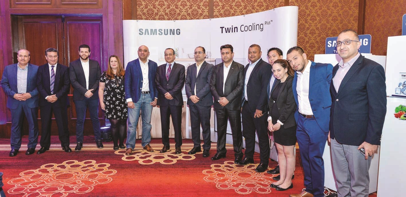 حوراني ومسؤولو «الأندلس» و«سامسونغ الخليج» خلال حفل الإطلاق