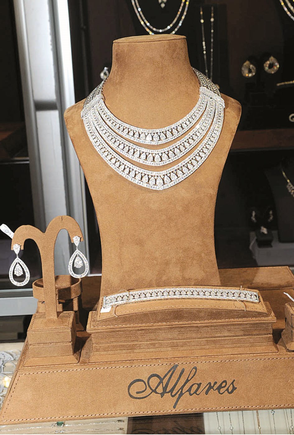 من المعروضات