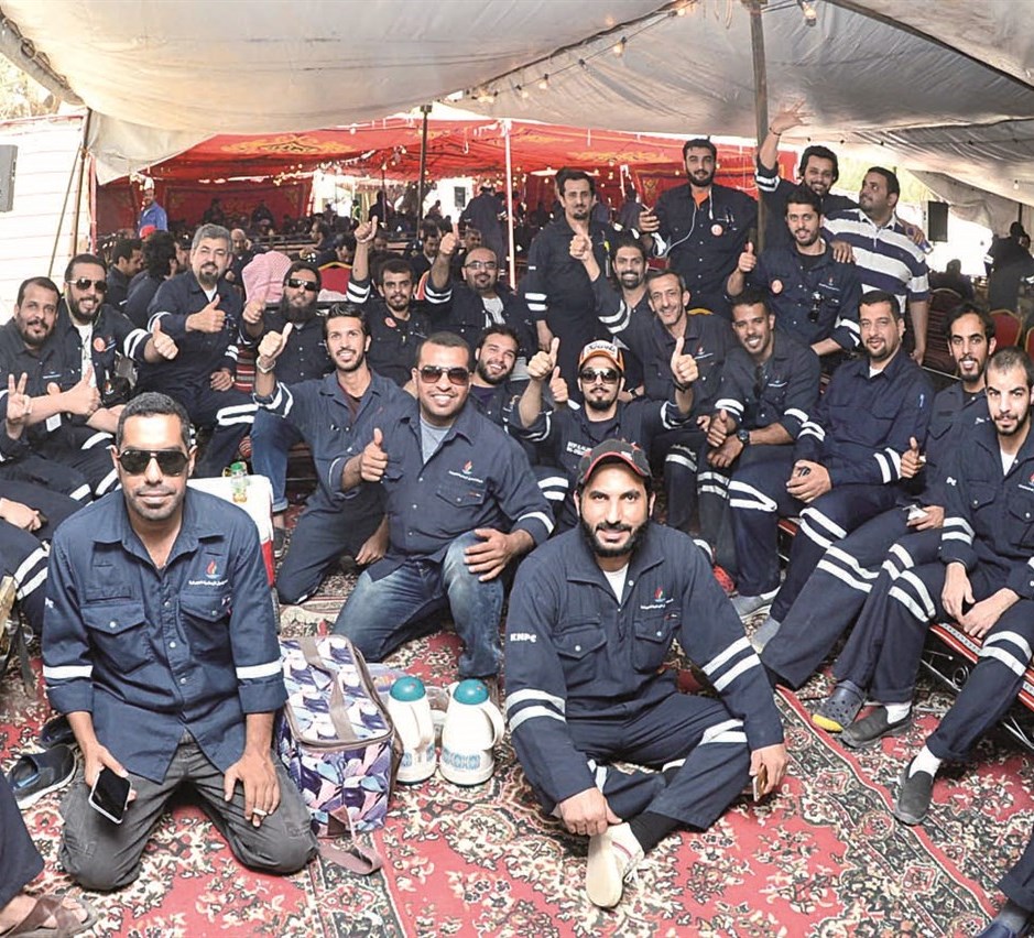 u0627u0644u0639u0645u0627u0644 u064au0642u0641u0648u0646 u062eu0644u0641 u0646u0642u0627u0628u0627u062au0647u0645 b(u062au0635u0648u064au0631 u0645u0648u0633u0649 u0639u064au0627u0634)