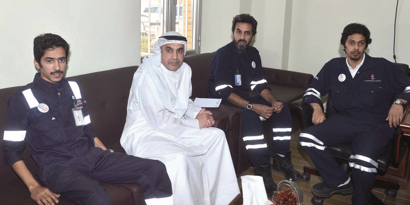 الطريجي مجتمعا مع قياديي النقابات