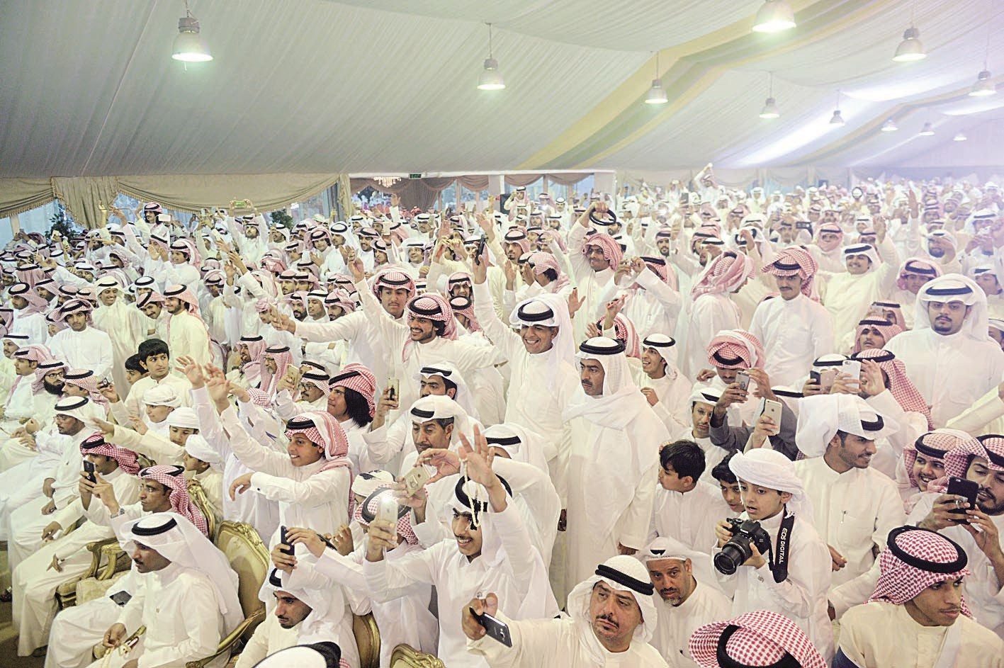 u062du0634u0648u062f u0645u0646 u0627u0644u0645u0647u0646u0626u064au0646 (u062au0635u0648u064au0631 u0623u0633u0639u062f u0639u0628u062fu0627u0644u0644u0647 u0648u062cu0627u0633u0645 u0628u0627u0631u0648u0646)