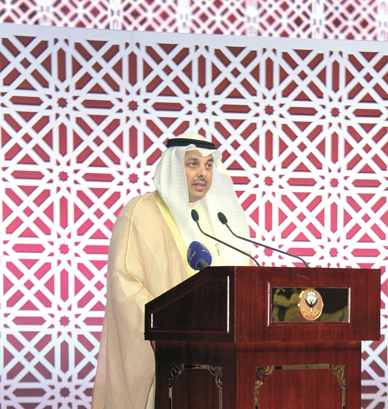 يعقوب الصانع متحدثاً