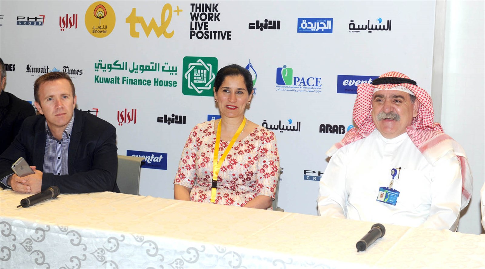 u062cu0627u0646u0628 u0645u0646 u0627u0644u0645u0624u062au0645u0631 (u062au0635u0648u064au0631 u0632u0643u0631u064au0627 u0639u0637u064au0629)