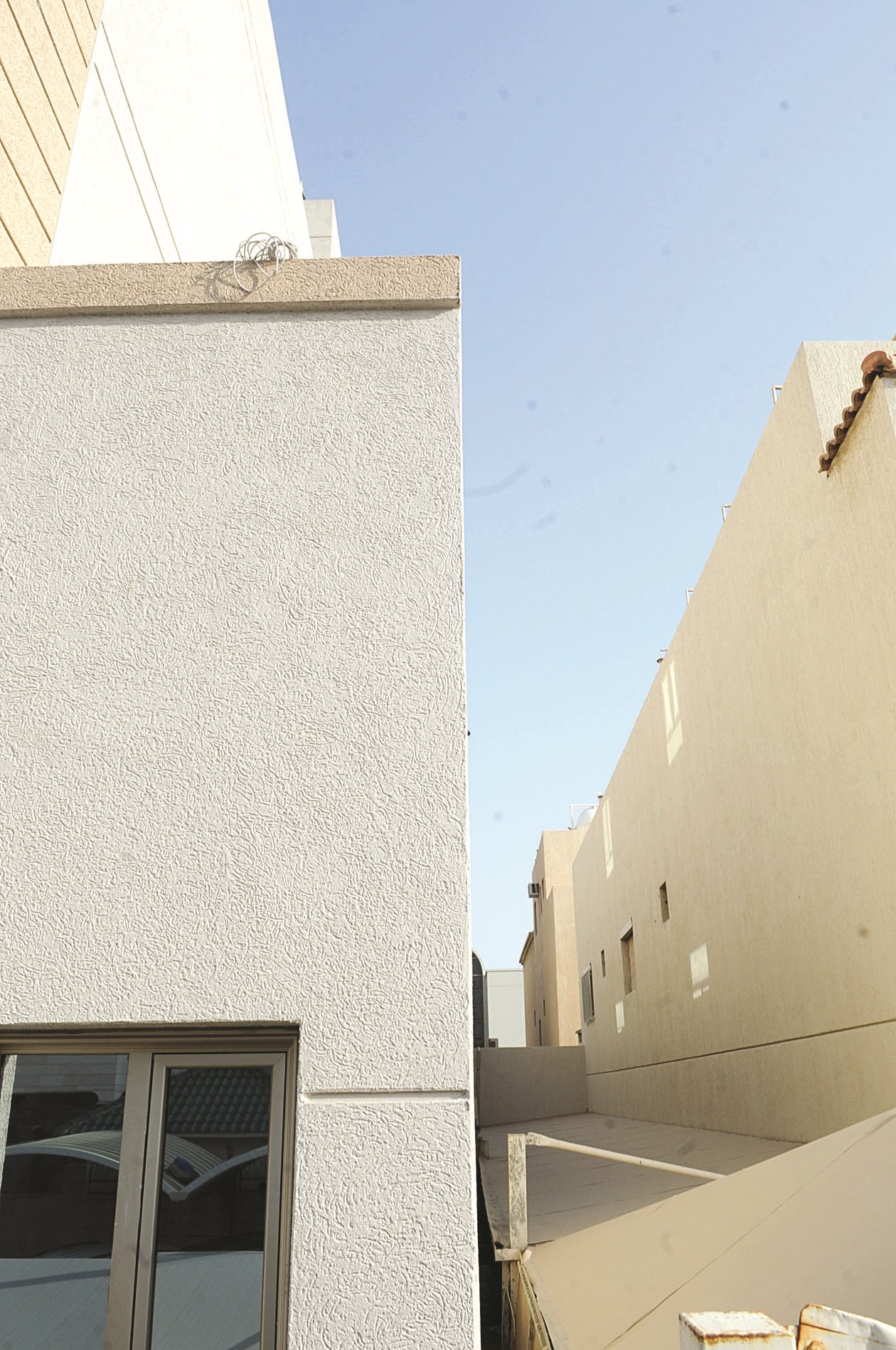 تجاوزات بشكل علني على الجار