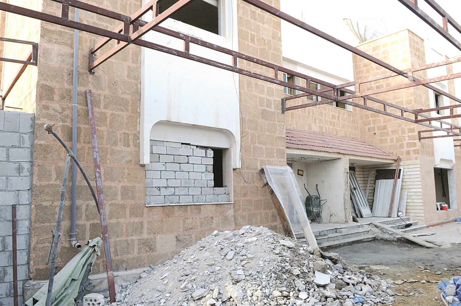 تجهيزات لتغيير وضع البيت وبناء غرف مخفية