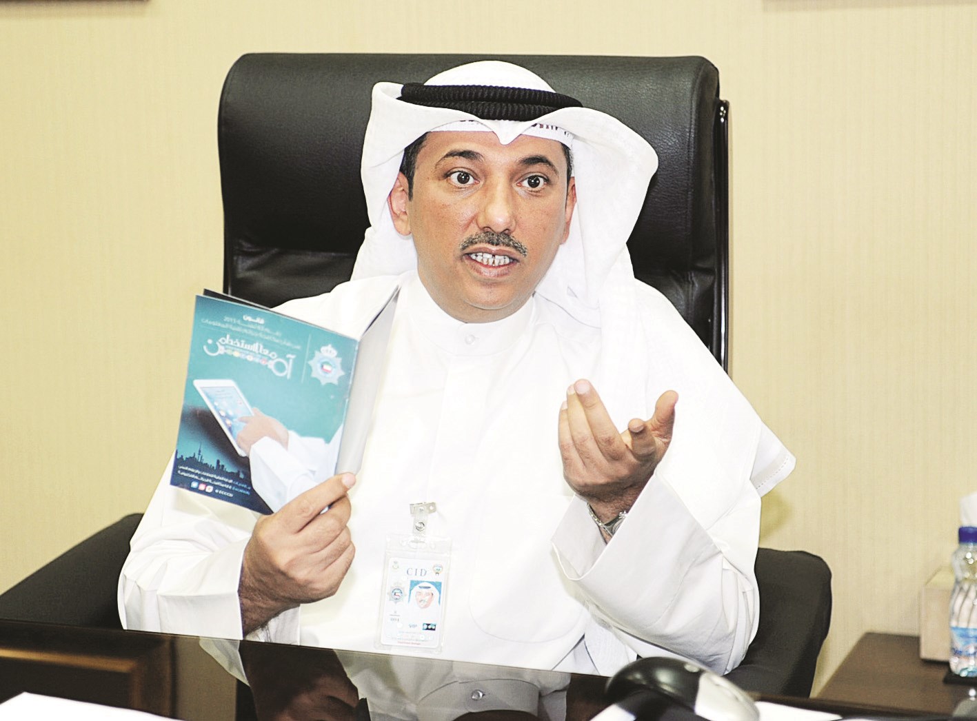 «لا أعتقد أن ضابطا يغامر بوظيفته ليحمي مغردا مخالفا»