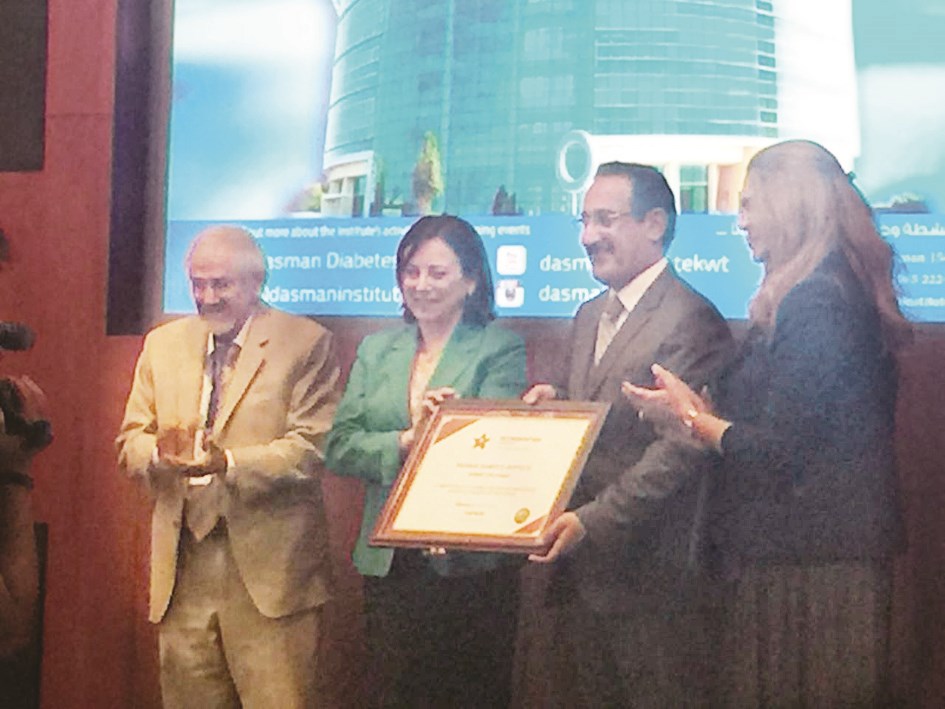 u062au0633u0644u064au0645 u0627u0644u0645u0639u0647u062f u0634u0647u0627u062fu0629 u0627u0644u0627u0639u062au0645u0627u062f u0627u0644u0623u0643u0627u062fu064au0645u064a u0628u062du0636u0648u0631 u0627u0644u0633u0641u064au0631u0629 u0627u0644u0643u0646u062fu064au0629 u0648u0647u0644u0627u0644 u0627u0644u0633u0627u064au0631