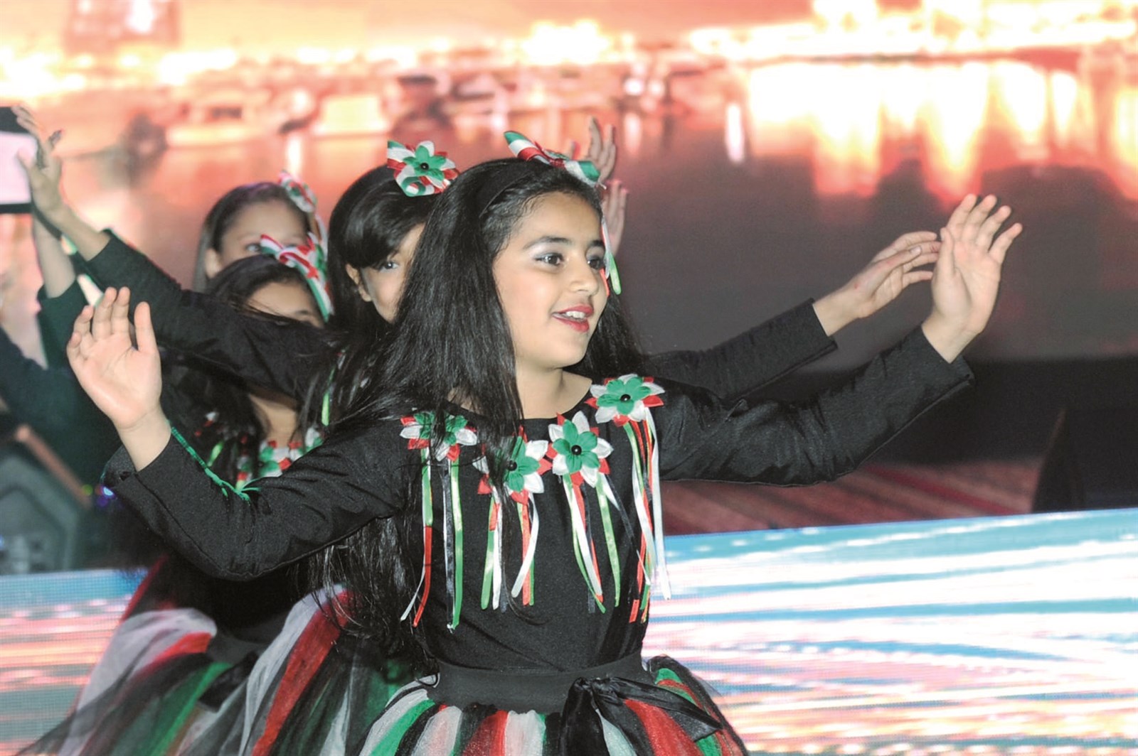 زهرات يقدمن فقرة فنية